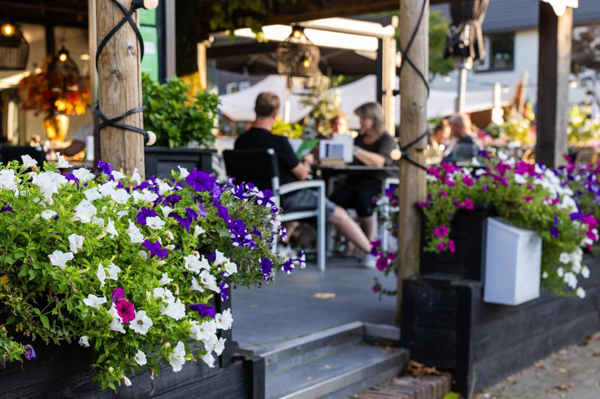 Hotel Restaurant 'De Vossenberg' Фиерхаутен Екстериор снимка